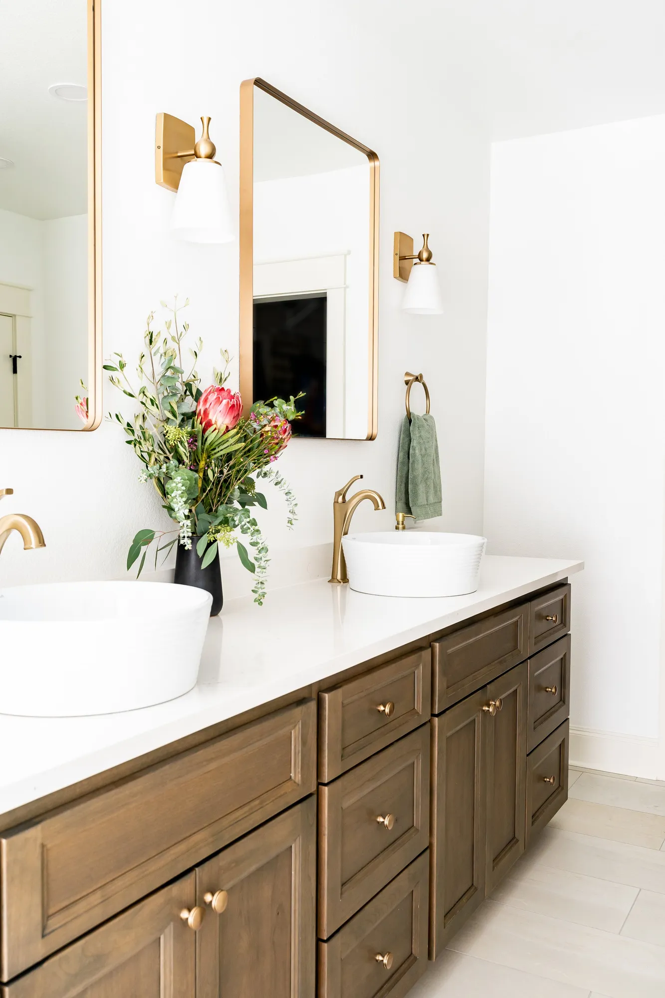 Universal Design in Bathrooms: Blending Accessibility and Elegance