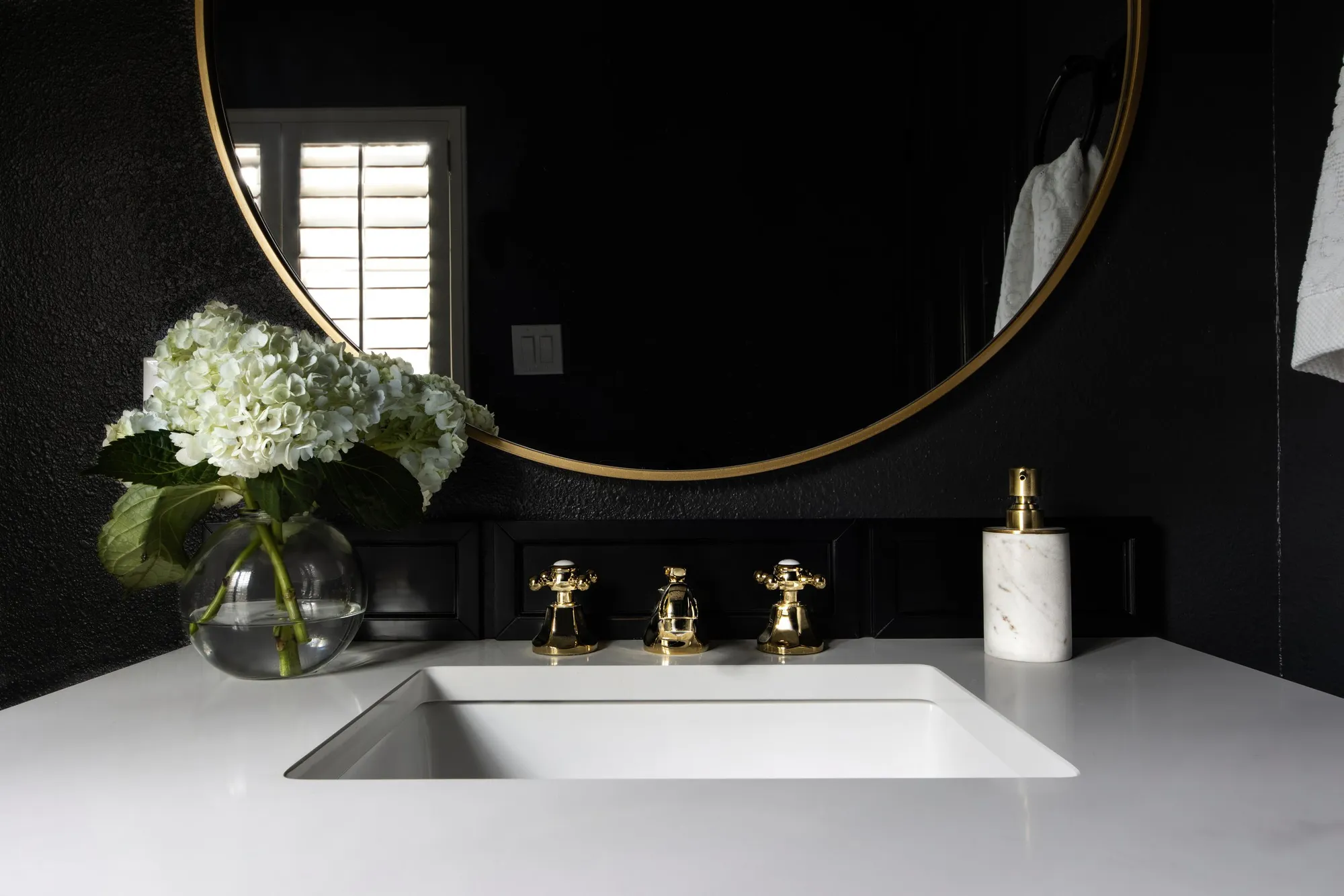5 Ways to Transform Your Small Bathroom into a Luxurious Escape