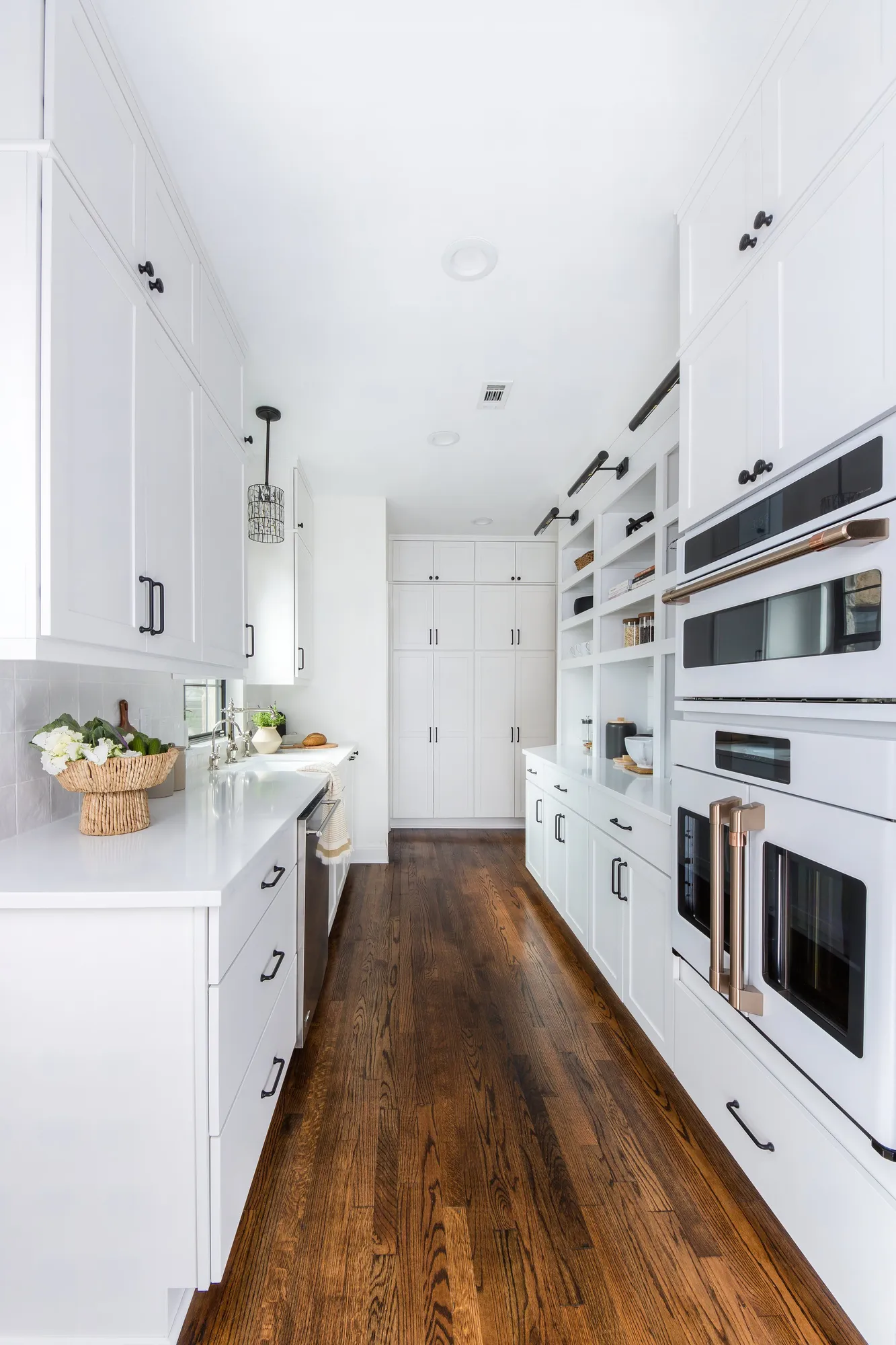 Top 3 Reasons to Include A Butler’s Pantry in Your Kitchen Design