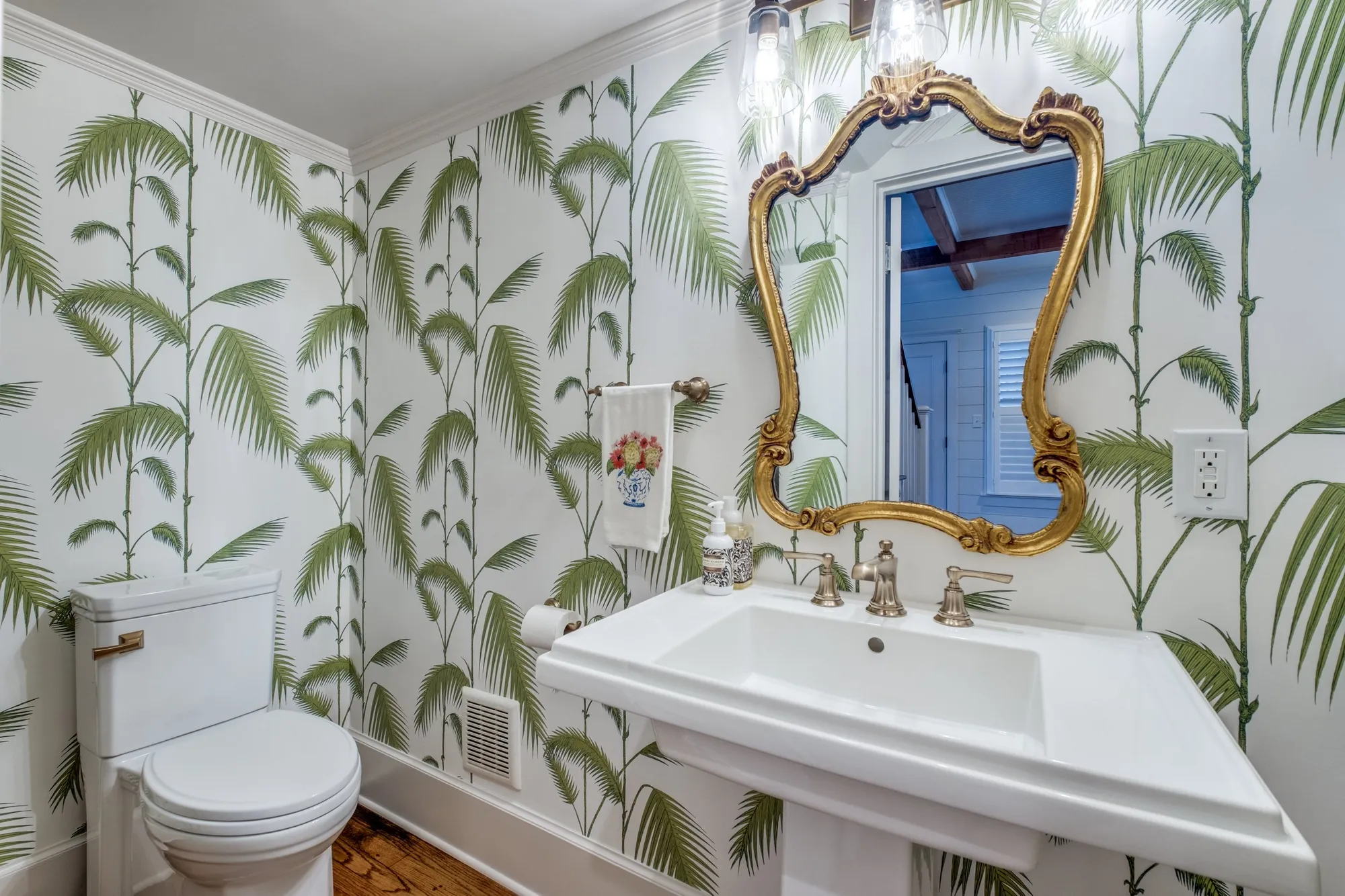 How to Make a Show-Stopping Powder Bathroom