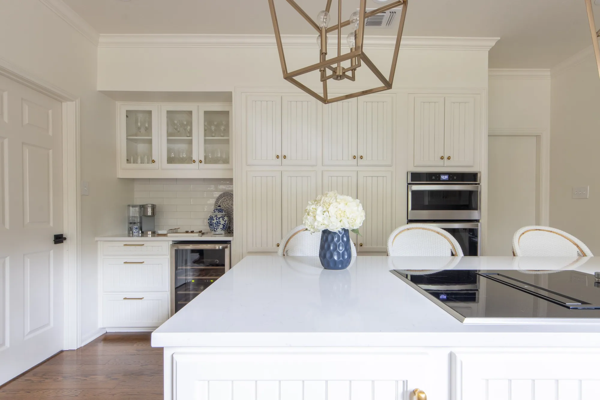Open vs. Closed Kitchen Layouts: Which Works Best for Your Lifestyle?