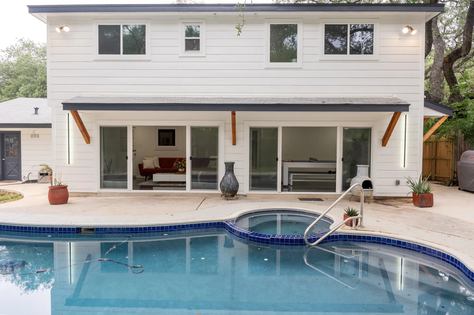 Should You Remodel or Move? A San Antonio Homeowner’s Guide